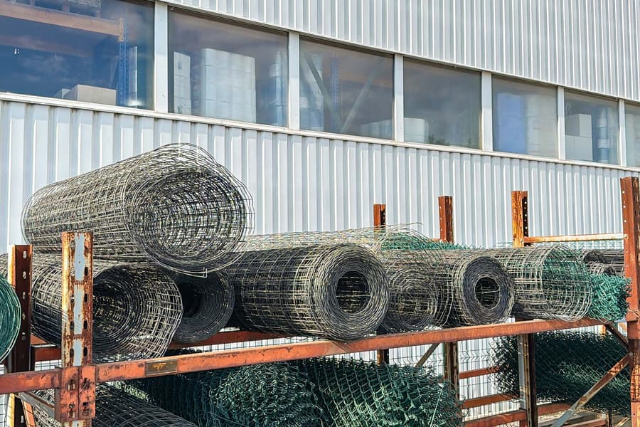 9 Rollen Drahtzaun